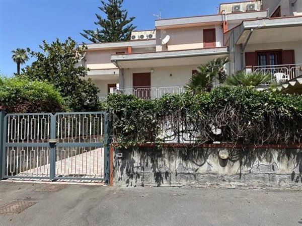 casa indipendente in vendita a San Giovanni la Punta in zona Trappeto