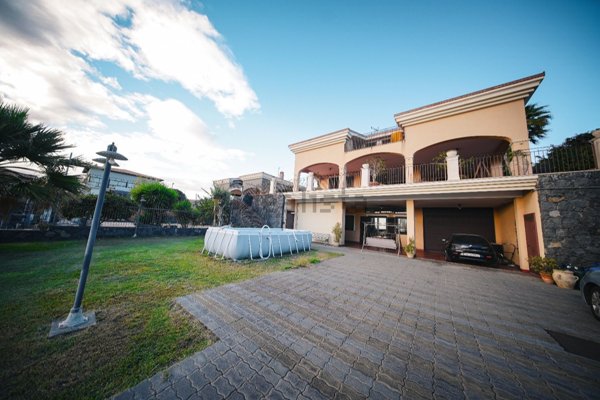 casa indipendente in vendita a San Giovanni la Punta