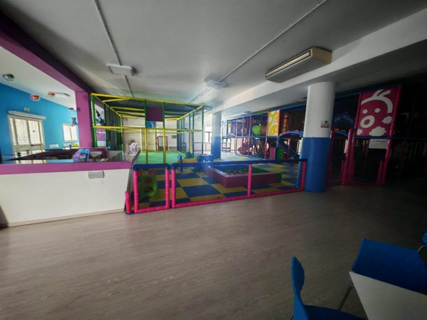 locale commerciale in vendita a San Giovanni la Punta