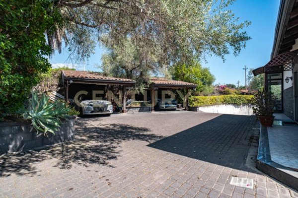 casa indipendente in vendita a San Giovanni la Punta