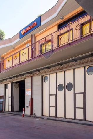 locale commerciale in vendita a San Giovanni la Punta