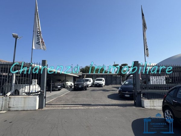 locale commerciale in vendita a San Giovanni la Punta