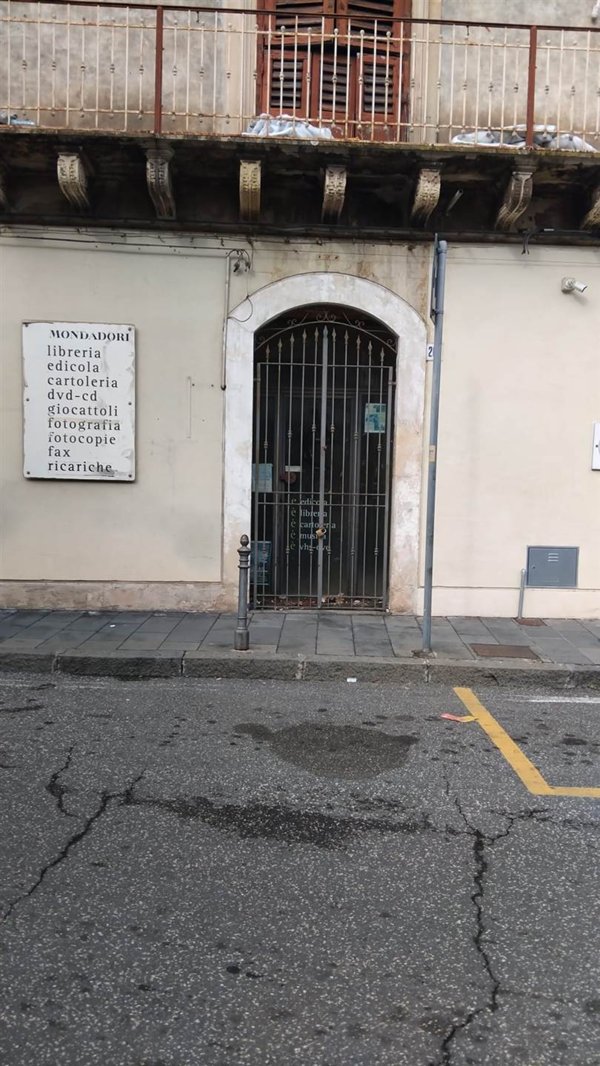 negozio in vendita a San Giovanni la Punta