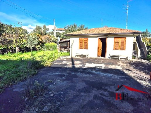 casa indipendente in vendita a San Giovanni la Punta