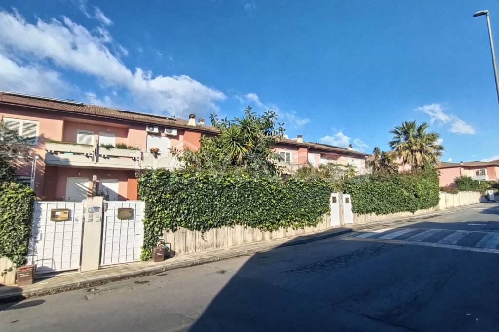 casa indipendente in vendita a San Giovanni la Punta in zona Trappeto