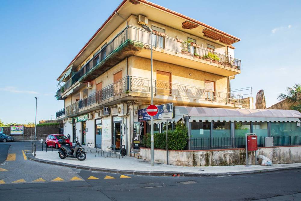 negozio in vendita a San Giovanni la Punta