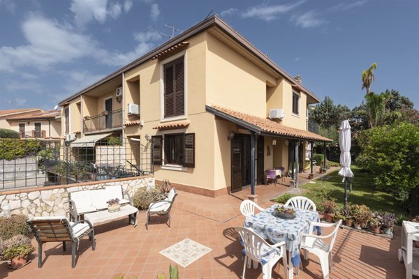 casa indipendente in vendita a San Giovanni la Punta in zona Trappeto