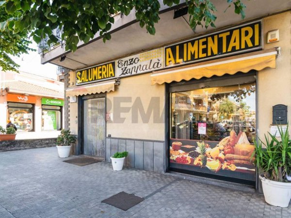 negozio in vendita a San Giovanni la Punta