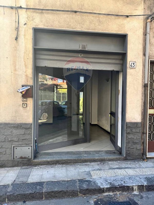 negozio in vendita a San Giovanni la Punta