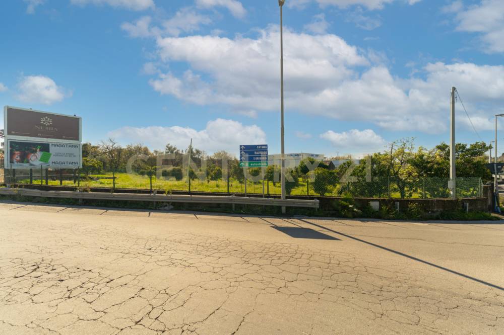 terreno edificabile in vendita a San Giovanni la Punta