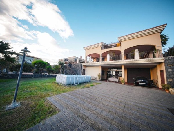 casa indipendente in vendita a San Giovanni la Punta