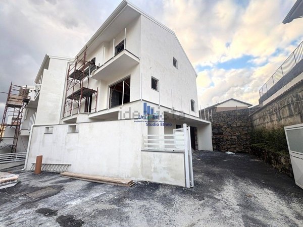 casa indipendente in vendita a San Giovanni la Punta in zona Trappeto