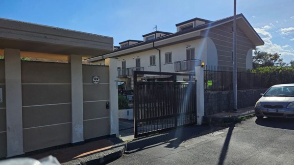 casa indipendente in vendita a San Giovanni la Punta