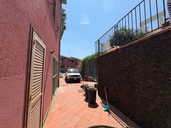 casa indipendente in vendita a San Giovanni la Punta in zona Trappeto