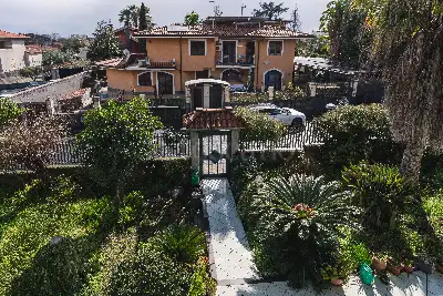 casa indipendente in vendita a San Giovanni la Punta
