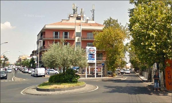 locale commerciale in vendita a San Giovanni la Punta