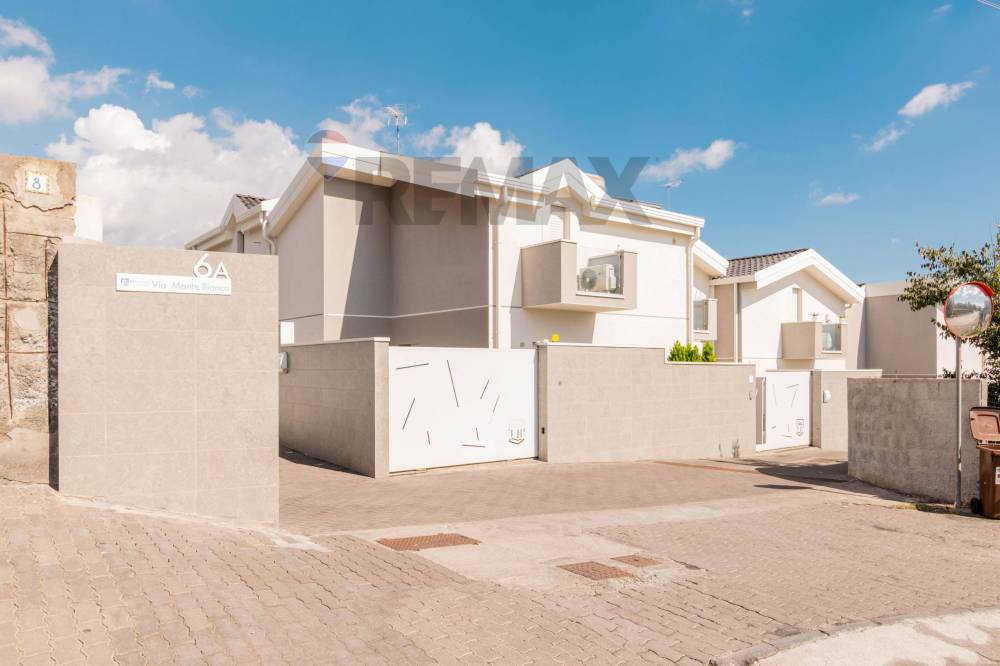 casa indipendente in vendita a San Giovanni la Punta