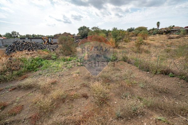 terreno in vendita a San Giovanni la Punta