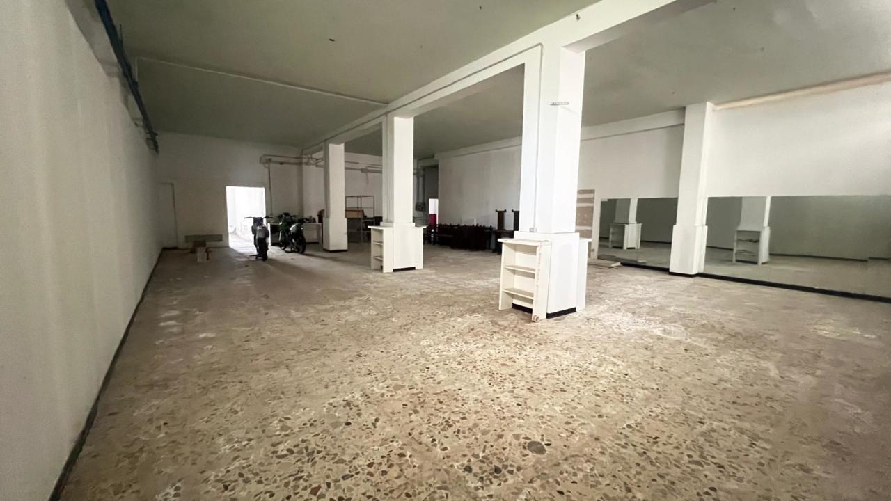 negozio in vendita a San Gregorio di Catania