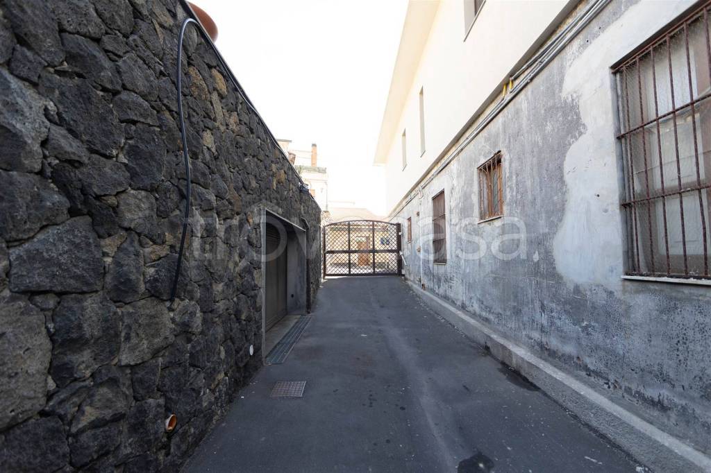 negozio in vendita a San Gregorio di Catania