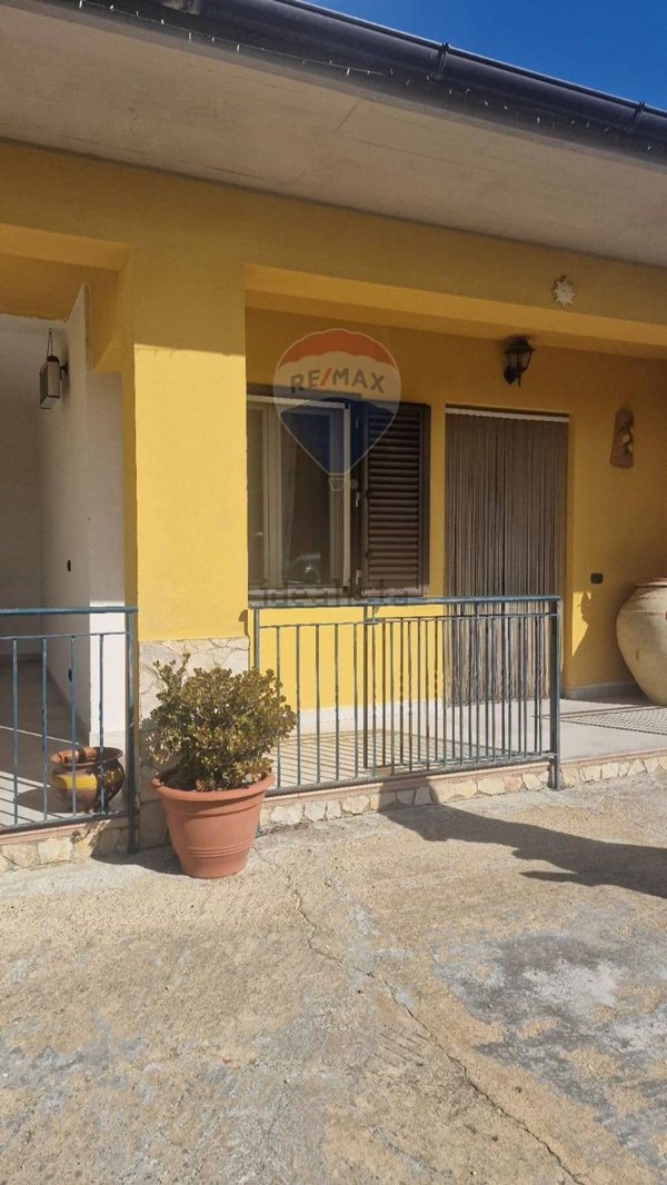 casa indipendente in vendita a San Michele di Ganzaria