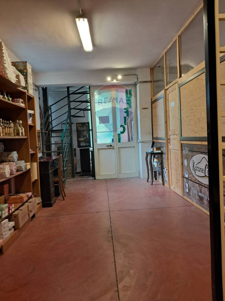 locale commerciale in vendita a San Pietro Clarenza