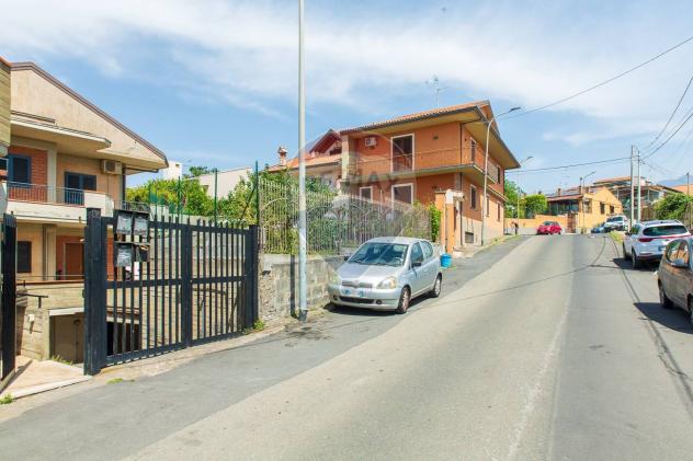 locale di sgombero in vendita a San Pietro Clarenza