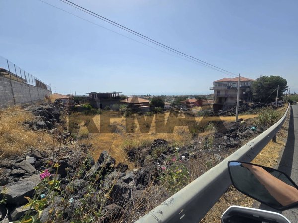 terreno in vendita a San Pietro Clarenza