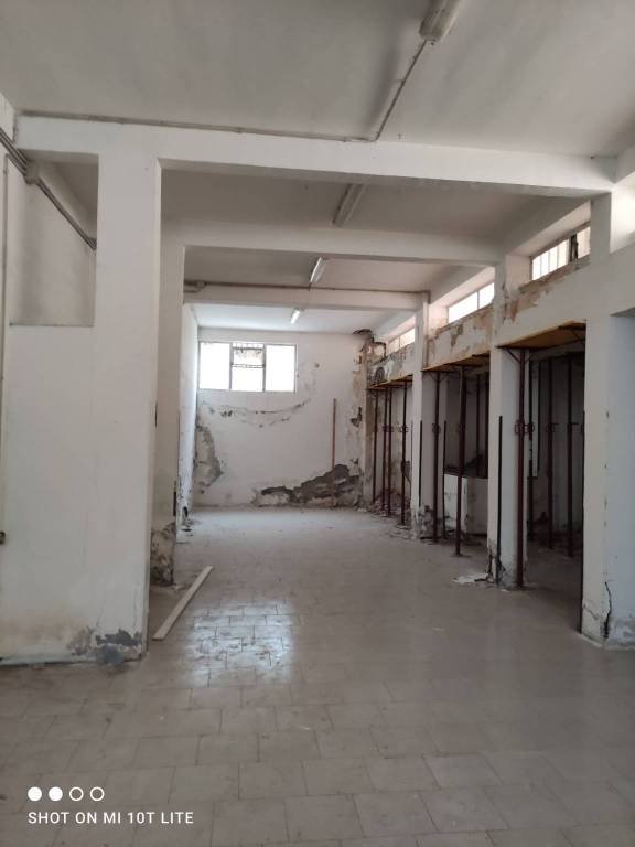 locale commerciale in vendita a Sant'Agata li Battiati