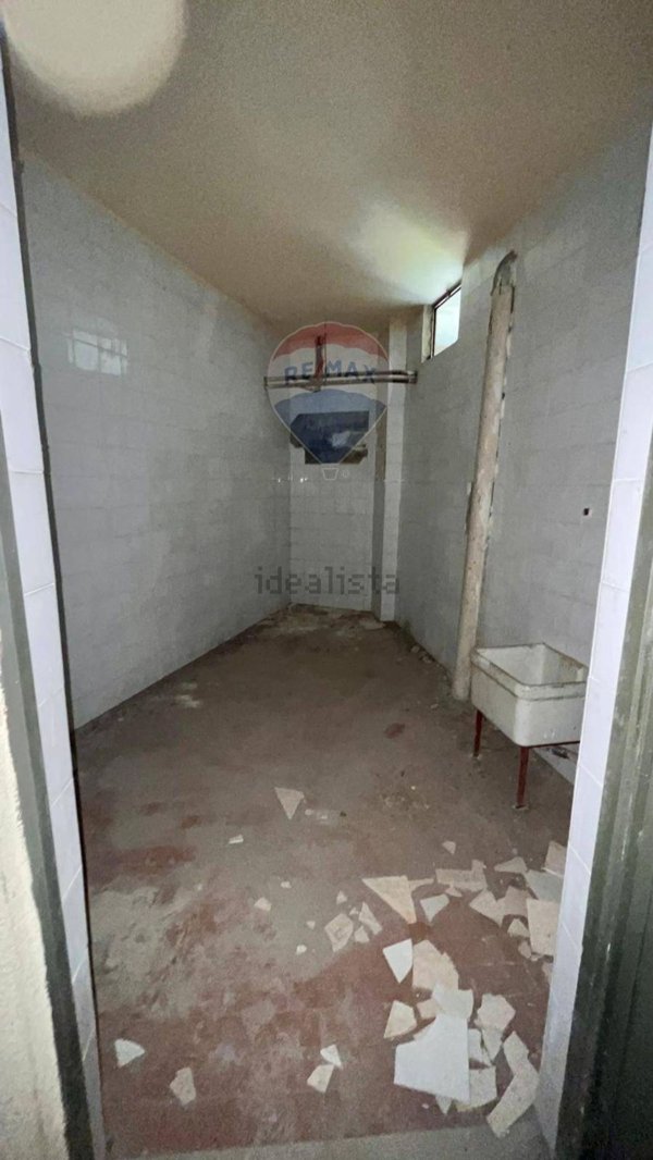 locale di sgombero in vendita a Sant'Agata li Battiati