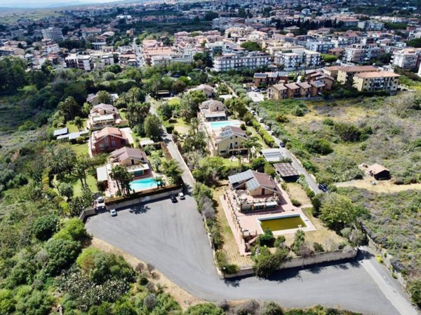 casa indipendente in vendita a Sant'Agata li Battiati