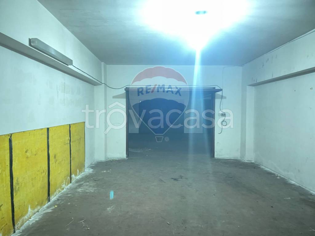 locale di sgombero in vendita a Sant'Agata li Battiati