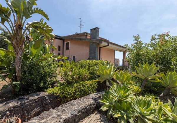 casa indipendente in vendita a Sant'Agata li Battiati
