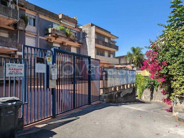 locale di sgombero in vendita a Sant'Agata li Battiati