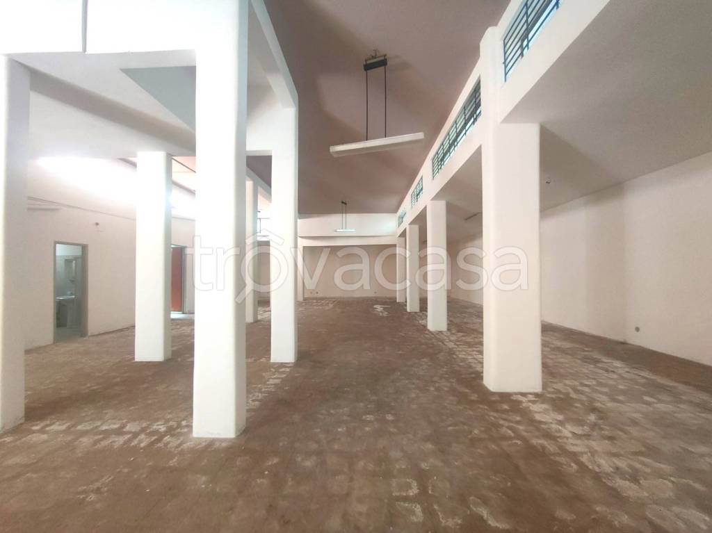 locale commerciale in vendita a Sant'Agata li Battiati