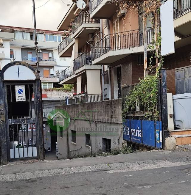 locale commerciale in vendita a Sant'Agata li Battiati
