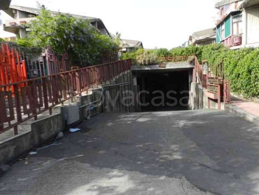 locale commerciale in vendita a Sant'Agata li Battiati