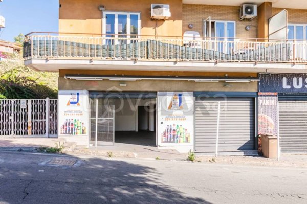 negozio in vendita a Sant'Agata li Battiati