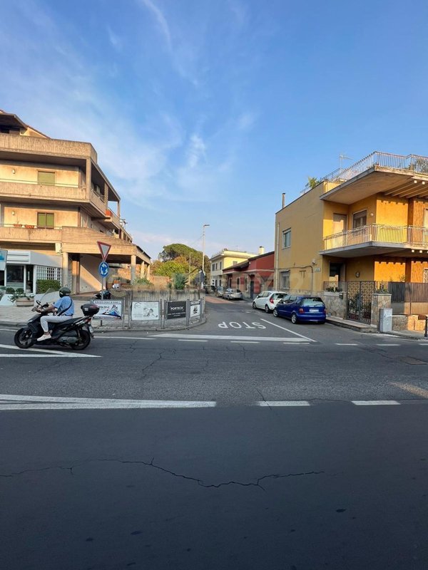 negozio in vendita a Sant'Agata li Battiati