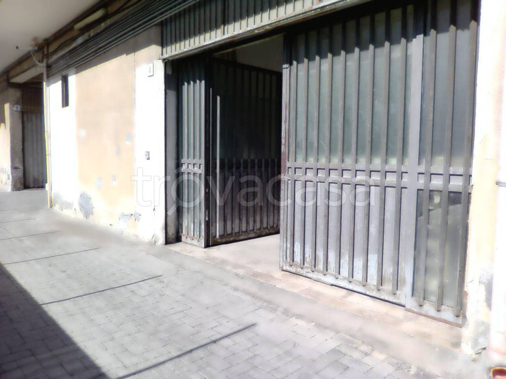 locale di sgombero in vendita a Sant'Agata li Battiati