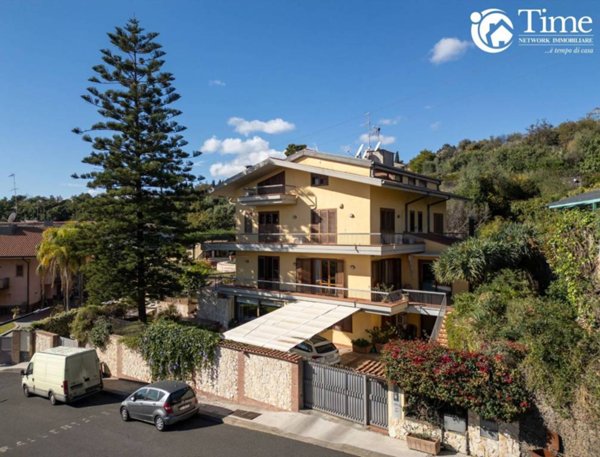 casa indipendente in vendita a Sant'Agata li Battiati