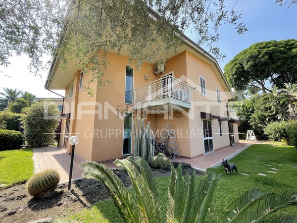 casa indipendente in vendita a Sant'Agata li Battiati