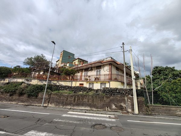 casa indipendente in vendita a Sant'Agata li Battiati