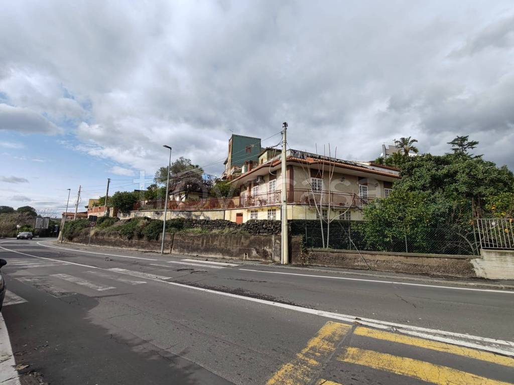 casa indipendente in vendita a Sant'Agata li Battiati