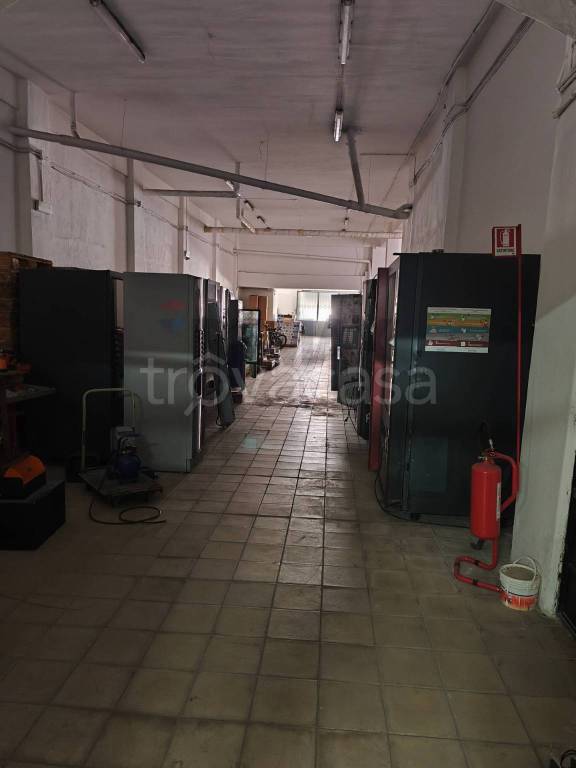 negozio in vendita a Sant'Agata li Battiati