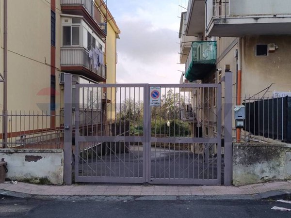 locale di sgombero in vendita a Sant'Agata li Battiati