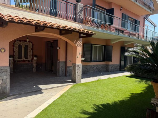 casa indipendente in vendita a Sant'Agata li Battiati