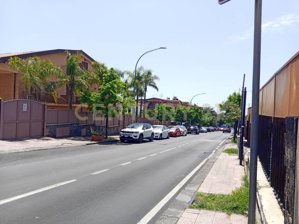 locale di sgombero in vendita a Sant'Agata li Battiati