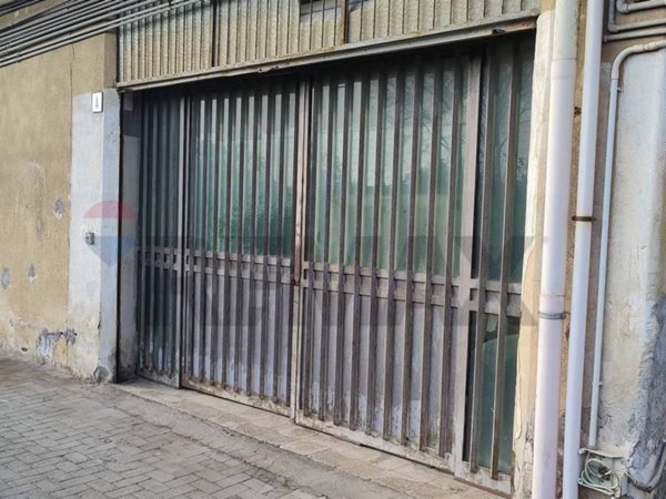 locale di sgombero in vendita a Sant'Agata li Battiati