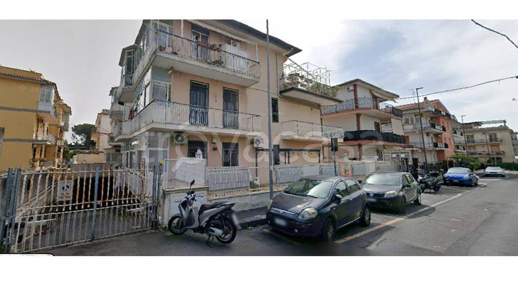 locale commerciale in vendita a Sant'Agata li Battiati